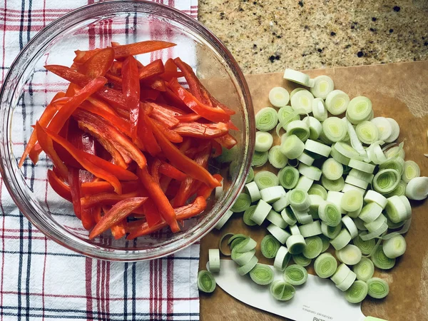 Paprika Alho Porro Mesa Jantar Cozinha Imagem De Stock