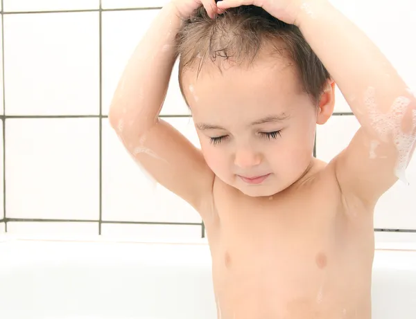 Niño en baño — Foto de Stock