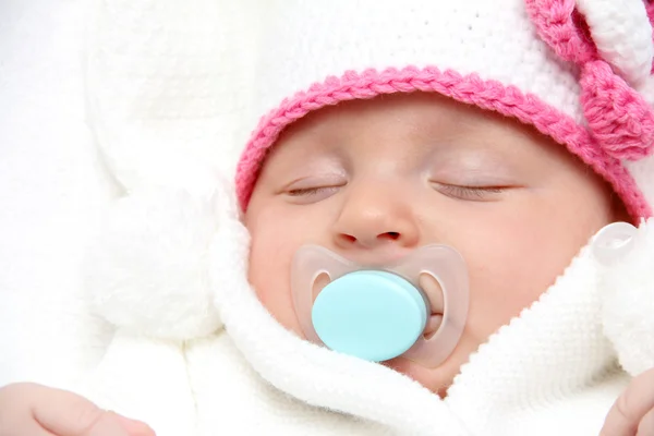 Un bellissimo bambino addormentato — Foto Stock