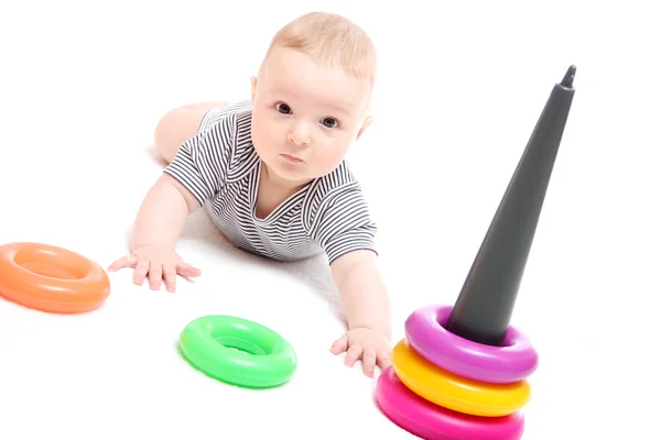 Bonito bebê brincando com brinquedos — Fotografia de Stock