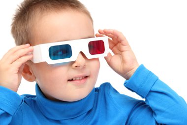 çocuk ile 3D gözlük izlemeye