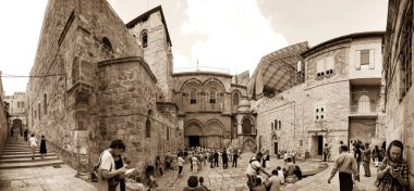 Kudüs, İsrail Mayıs, 05-2012. Kudüs, İsrail 'deki Kutsal Mezar Kilisesi' nin girişine inanılmaz panoramik bir bakış açısı..