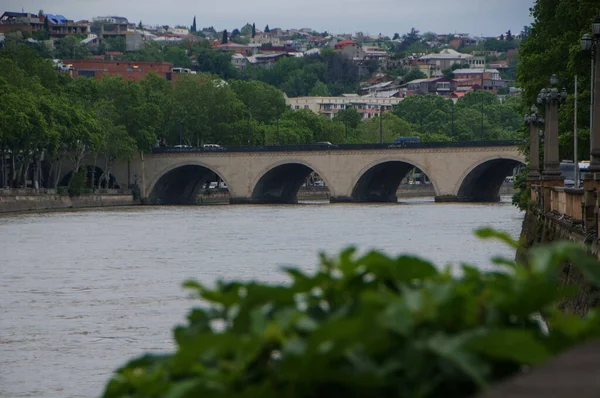 Oude Stenen Brug Een Snelle Rivier — Stockfoto