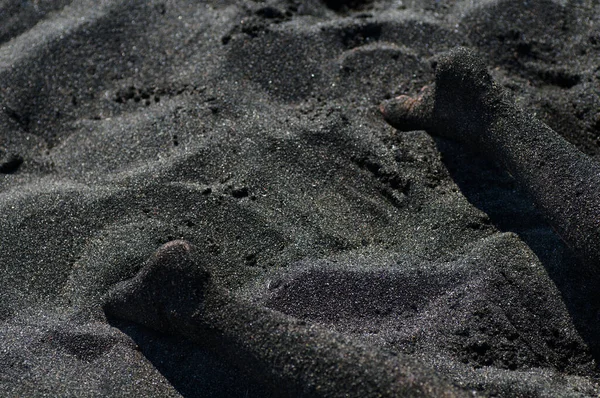 Feet Black Magnetic Sand Black Sea Beach Beautiful Black Background — Stock Photo, Image