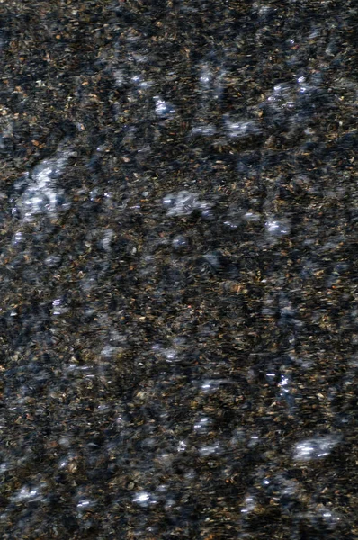 Человеческий След Черном Песке Черный Вулканический Магнитный Песок Берегу Моря — стоковое фото