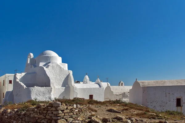 Vita kyrkan på ön mykonos — Stockfoto