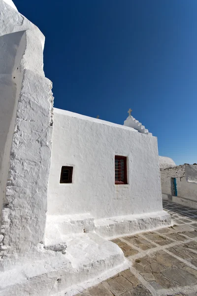 Vita kyrkan på ön mykonos — Stockfoto