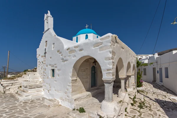 Λευκή εκκλησία στην Παροικιά, Πάρος — Φωτογραφία Αρχείου