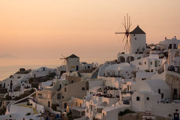 Zonsondergang in de stad van oia, santorini — Stockfoto