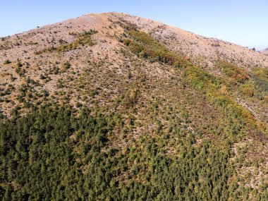 Bulgaristan 'ın Pernik bölgesindeki Lyubash Dağı' nın İnanılmaz Sonbahar Manzarası