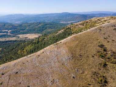 Bulgaristan 'ın Pernik bölgesindeki Lyubash Dağı' nın İnanılmaz Sonbahar Manzarası