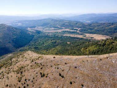 Bulgaristan 'ın Pernik bölgesindeki Lyubash Dağı' nın İnanılmaz Sonbahar Manzarası