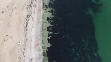 Bulgaristan 'ın Burgaz Bölgesi' nin Dyuni tatil beldesi yakınlarındaki The Driver Beach 'in hava günbatımı manzarası 