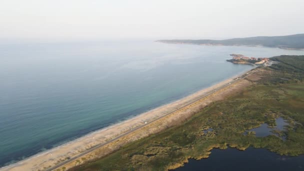 Vista Aérea Del Atardecer Playa Del Conductor Cerca Del Complejo — Vídeo de stock