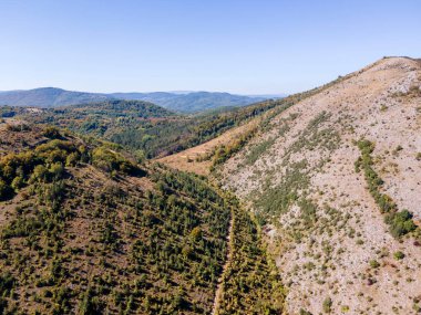 Strazha Dağı, Pernik Bölgesi, Bulgaristan 'ın İnanılmaz Sonbahar Manzarası