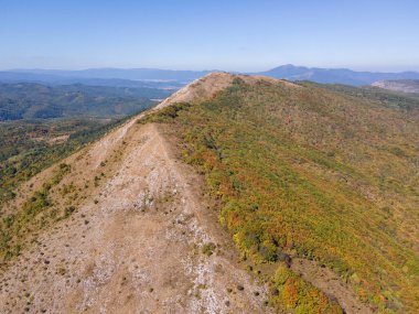 Strazha Dağı, Pernik Bölgesi, Bulgaristan 'ın İnanılmaz Sonbahar Manzarası