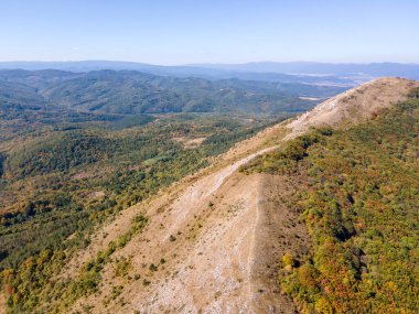 Strazha Dağı, Pernik Bölgesi, Bulgaristan 'ın İnanılmaz Sonbahar Manzarası
