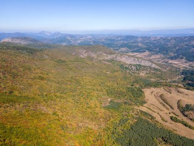 Strazha Dağı, Pernik Bölgesi, Bulgaristan 'ın İnanılmaz Sonbahar Manzarası