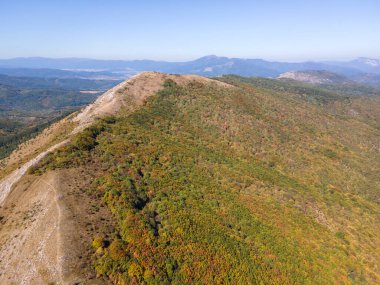 Strazha Dağı, Pernik Bölgesi, Bulgaristan 'ın İnanılmaz Sonbahar Manzarası