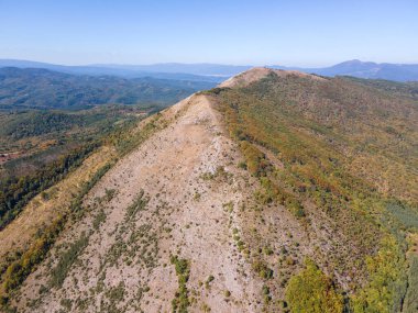 Strazha Dağı, Pernik Bölgesi, Bulgaristan 'ın İnanılmaz Sonbahar Manzarası