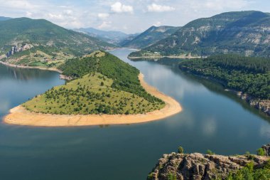 Bulgaristan 'ın Arda Nehri kıvrımlı ve Kardzhali Barajı' nın inanılmaz manzarası