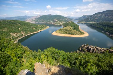 Bulgaristan 'ın Arda Nehri kıvrımlı ve Kardzhali Barajı' nın inanılmaz manzarası