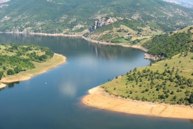Bulgaristan 'ın Arda Nehri kıvrımlı ve Kardzhali Barajı' nın inanılmaz manzarası