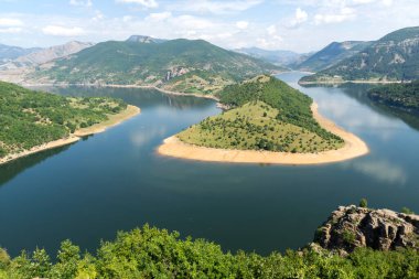 Bulgaristan 'ın Arda Nehri kıvrımlı ve Kardzhali Barajı' nın inanılmaz manzarası