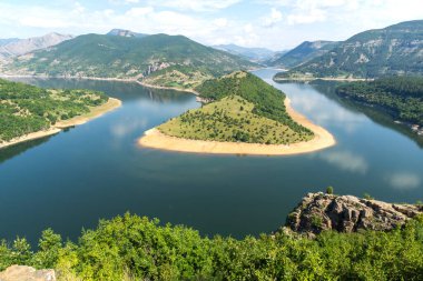 Bulgaristan 'ın Arda Nehri kıvrımlı ve Kardzhali Barajı' nın inanılmaz manzarası