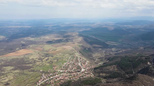 Niesamowity Aerial Spring Landscape Balkan Mountains Pobliżu Miejscowości Vratsa Bułgaria — Wideo stockowe