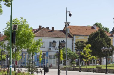 VIDIN, BULGARIA - 23 Mayıs 2021: Bulgaristan 'ın Vidin kentindeki tipik cadde ve binalar