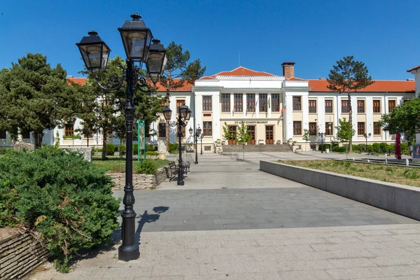 ビディン ブルガリア 2021年5月23日 ブルガリアのヴィディンの町の中心部にある典型的な通りと建物 — ストック写真