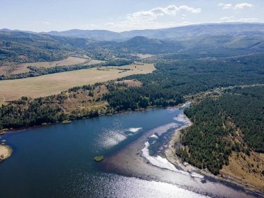 Bulgaristan 'ın Pernik Bölgesi, Yarlovtsi Barajı' nın hava manzarası