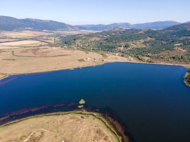 Bulgaristan 'ın Pernik Bölgesi, Yarlovtsi Barajı' nın hava manzarası