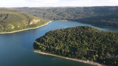 Bulgaristan 'ın Aleksandar Stamboliyski Reservoir, Gabrovo ve Veliko Tarnovo bölgelerinin hava manzarası