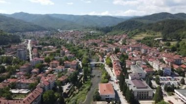 Bulgaristan 'ın Truva, Lovech bölgesinin merkezinin şaşırtıcı hava manzarası 