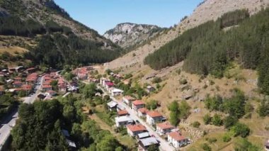 Bulgaristan 'ın Smolyan Bölgesi, Trigrad köyünün hava manzarası