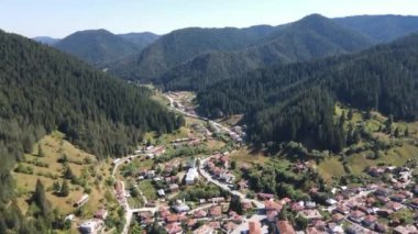 Bulgaristan 'ın Smolyan Bölgesi, Trigrad köyünün hava manzarası