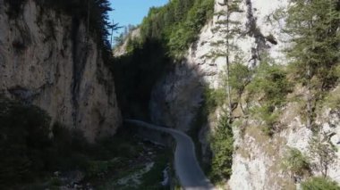 Bulgaristan 'ın Smolyan Bölgesi, Trigrad Boğazı' nın hava manzarası