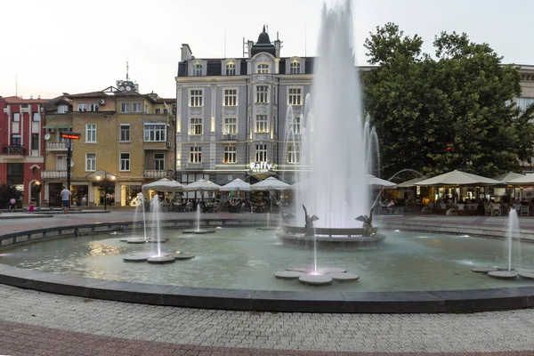 Plovdiv Bulharsko August 2021 Západ Slunce Pohled Fontány Pěší Ulici — Stock fotografie