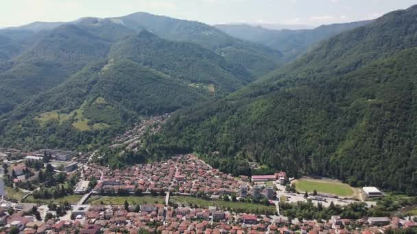 Luchtfoto Van Stad Teteven Het Balkangebergte Regio Lovech Bulgarije — Stockvideo