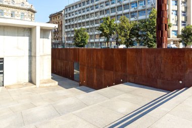 BUCHAREST, ROMANIA - 16 Ağustos 2021: Bükreş, Romanya 'daki Yahudi Soykırımı Anıtı