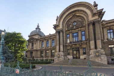 BUCHAREST, ROMANIA - 16 Ağustos 2021: Bükreş, Romanya 'nın merkezindeki Mevduat ve Sevkiyat Sarayı