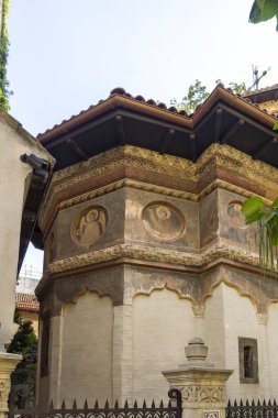 BUCHAREST, ROMANIA - 16 Ağustos 2021: Romanya 'nın Bükreş kentindeki Stavropoleos Manastırı