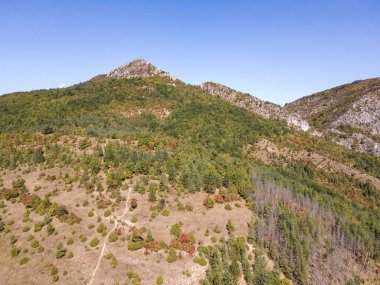 Bulgaristan 'ın Pernik Bölgesi, Tran Matterhorn olarak bilinen Greben Dağı' ndaki Dragovski kamak Tepesinin İnanılmaz Sonbahar Manzarası