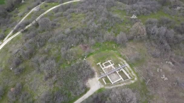 Αεροφωτογραφία Του Αρχαίου Θρακικού Ιερού Των Νυμφών Της Αφροδίτης Κοντά — Αρχείο Βίντεο