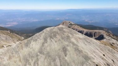 Polezhan Tepesi 'nin hava manzarası, Pirin Dağı, Bulgaristan