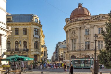 BUCHAREST, ROMANIA - 16 AĞUSTOS 2021: Romanya 'nın Bükreş kentinin şehir merkezinde (eski kasaba) tipik cadde ve durgunluk