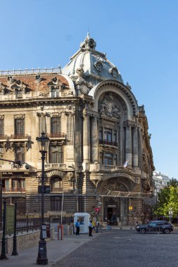 BUCHAREST, ROMANIA - 16 AĞUSTOS 2021: Romanya 'nın Bükreş kentinin şehir merkezinde (eski kasaba) tipik cadde ve durgunluk