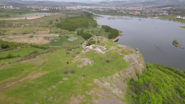 Vista Aérea Das Ruínas Antiga Fortaleza Vishegrad Costa Sul Reservatório — Vídeo de Stock